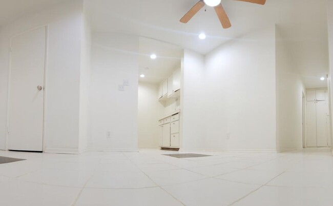 Building Photo - 1 bedroom in Van Nuys CA 91406