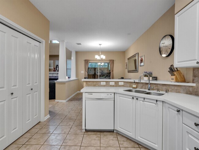 Building Photo - 83 Scarlet Woods Ct