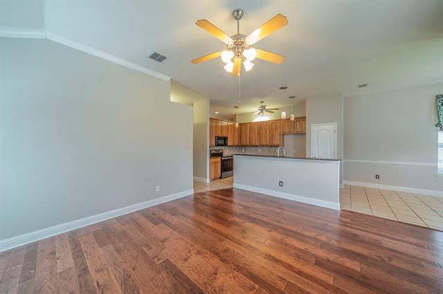 Building Photo - 8249 Fall Crest Dr