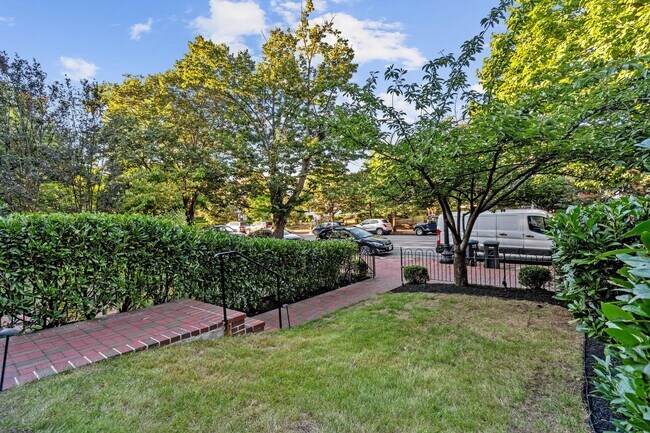 Building Photo - 625 Massachusetts Ave NE
