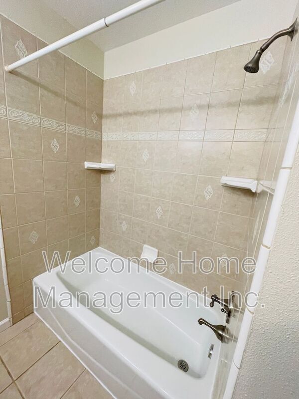 Building Photo - 2561 Olympic Blvd