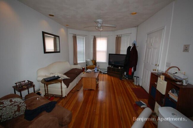 Building Photo - 58 Mansfield St