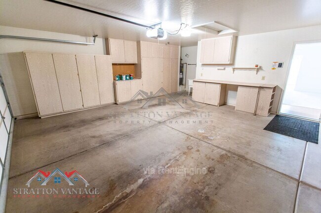 Building Photo - 10864 E Lindner Ave