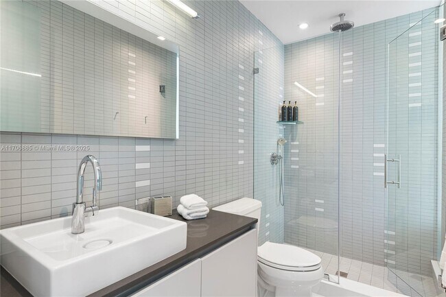 Building Photo - 440 S Hibiscus Dr