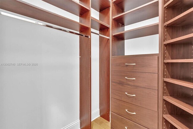 Building Photo - 20000 E Country Club Dr