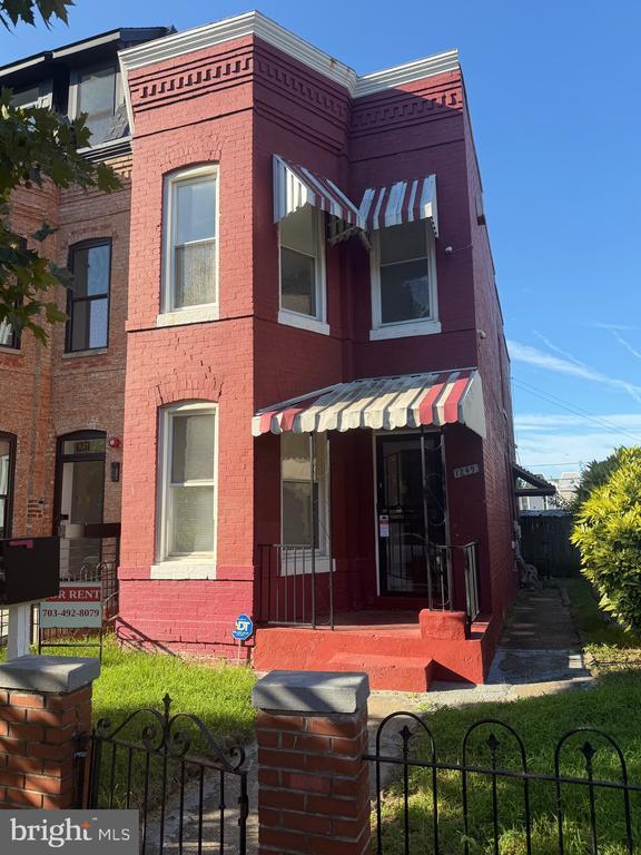 Building Photo - 1249 Morse St NE