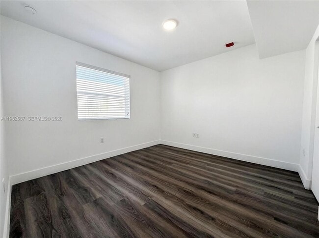 Building Photo - 1710 NW 1st Ct