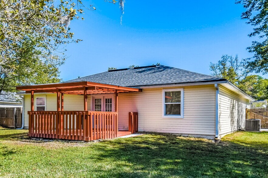 Building Photo - 1608 Twin Oak Dr W