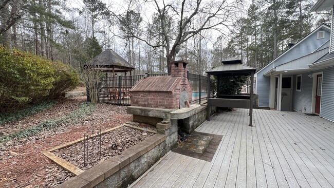 Deck with Pizza Oven - 10 Fox Run Ln