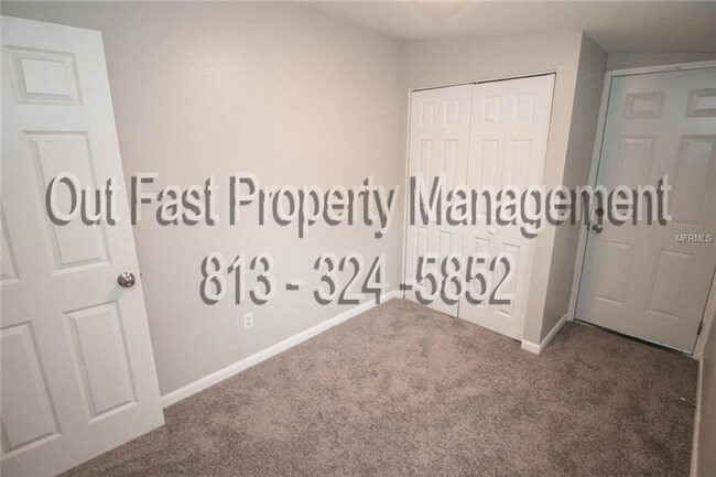 Building Photo - 226 SW Lincoln Cir N, St Petersburg Fl 33703