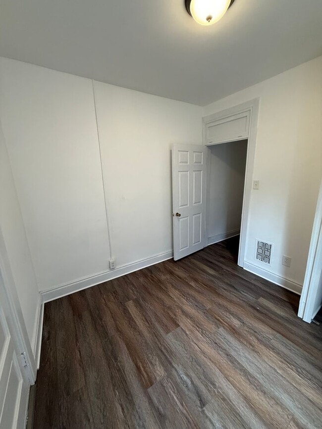 Building Photo - Duplex located on Belview Ave.