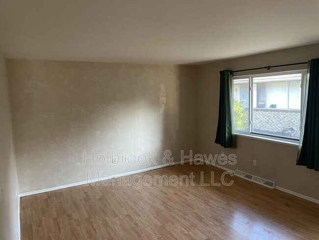 Building Photo - 601 N Bryan Ave