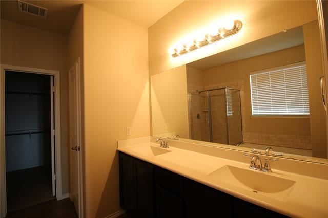 Building Photo - 2101 Hickory Trail