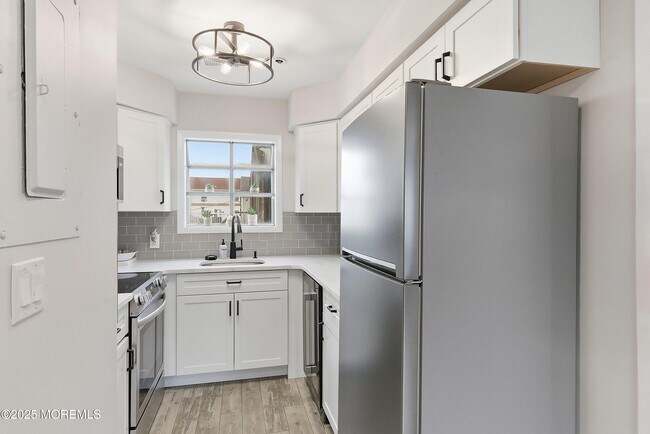 Building Photo - 132 Sampson Ave