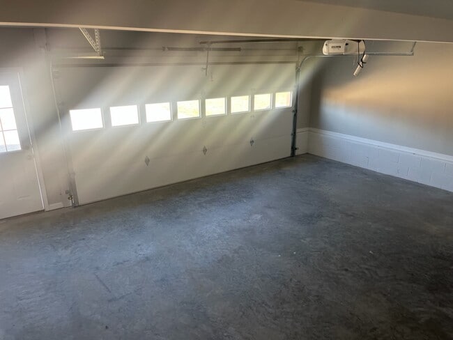 Building Photo - 110 Sundance Dr