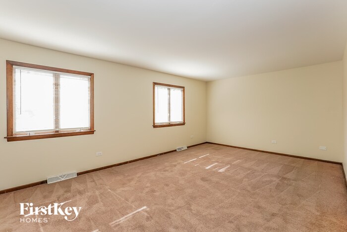 Building Photo - 5252 Arquilla Dr