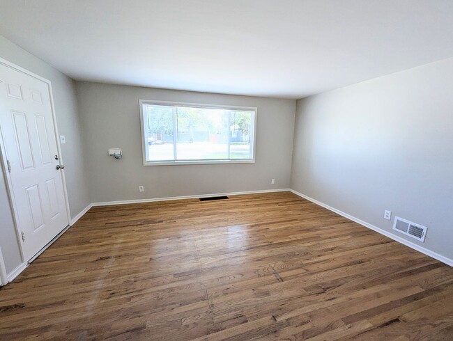 Building Photo - 3 bed 1 bath home in Aurora