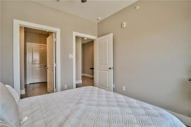 Building Photo - 13609 Pinnacle Cir W