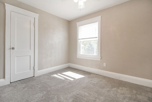 Building Photo - Must See!! Renovated Spacious Single Family House!