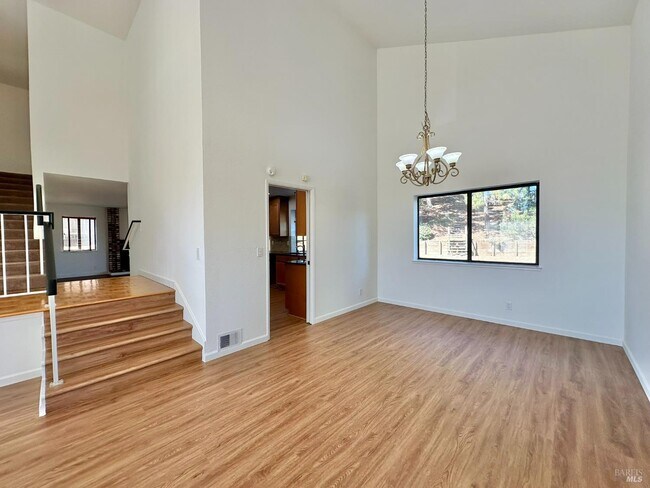 Building Photo - 768 Rose Dr