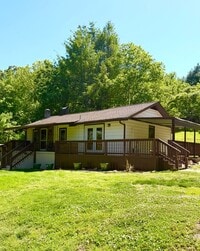 Building Photo - Adorable 2 bedroom farmhouse 10 minutes to Downtown Asheville