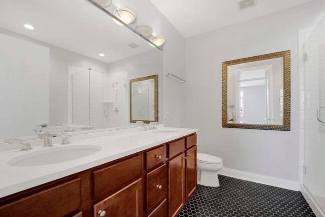 Building Photo - 330 N Clinton St