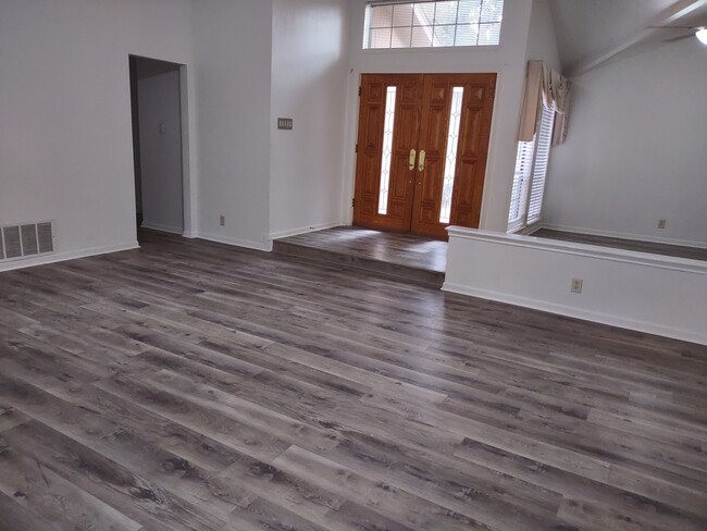 Building Photo - 13722 Hunters Hawk