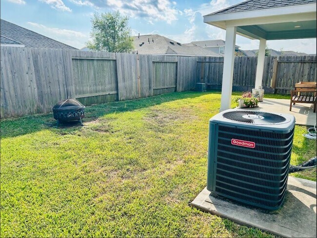 Building Photo - 21423 Holly Heights Rd