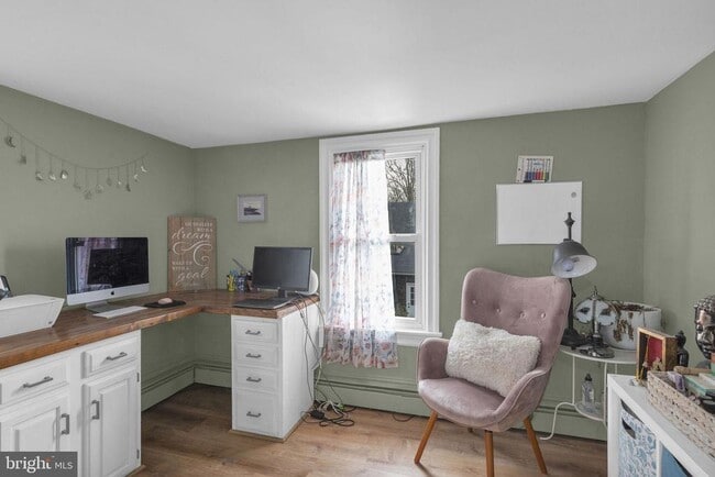 Building Photo - 132 S Main St