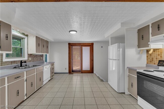 Building Photo - 13575 Starlite Dr