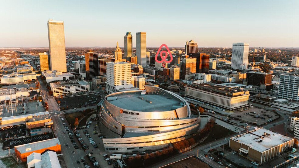 Building Photo - 400 S Main St