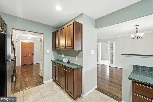 Building Photo - 703 N Naylor St