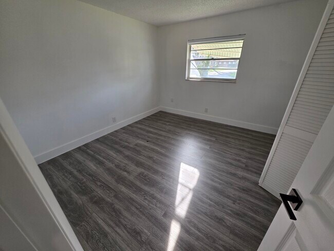 Building Photo - 718 Whippoorwill Ln