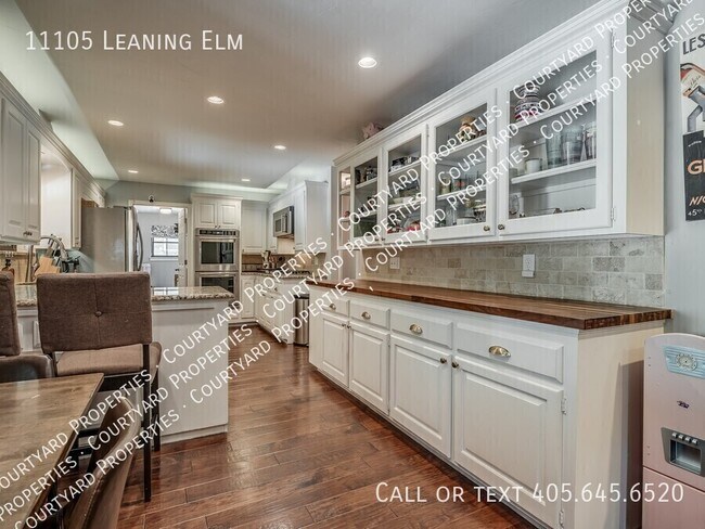 Building Photo - 11105 Leaning Elm Rd