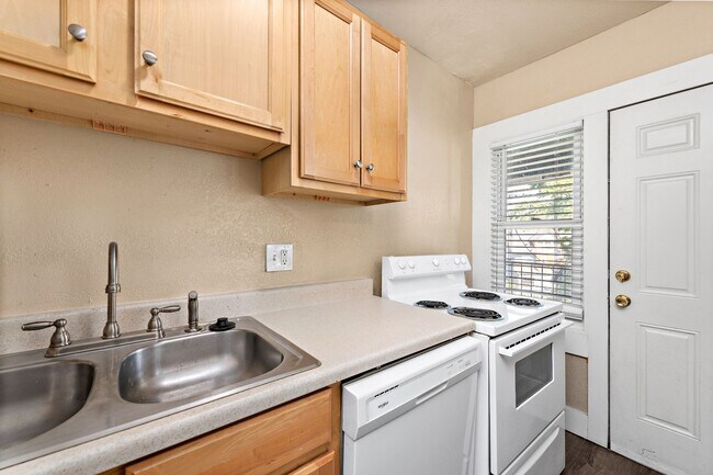 Interior Photo - 901 E 28th Street