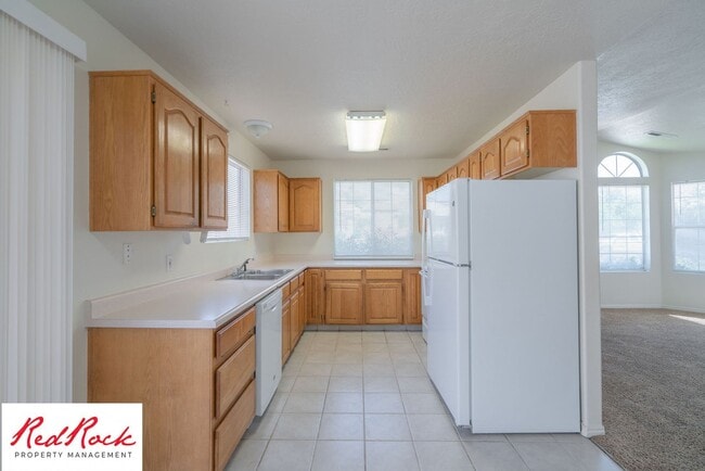 Building Photo - 2620 E 700 N