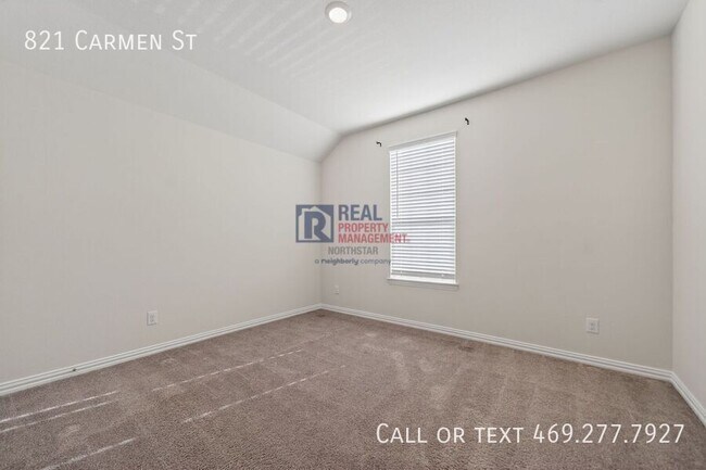 Building Photo - 821 Carmen St