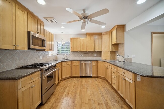 Building Photo - 3404 Linneman St