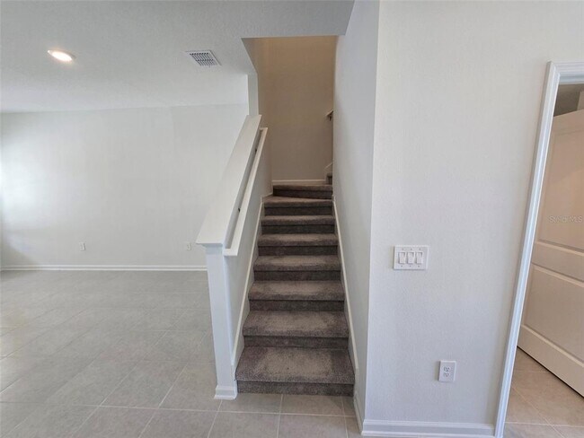 Building Photo - 3070 Chantilly Dr