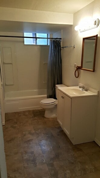 Large Bathroom - 3530 Pueblo Street