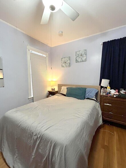 Building Photo - 578 Main St