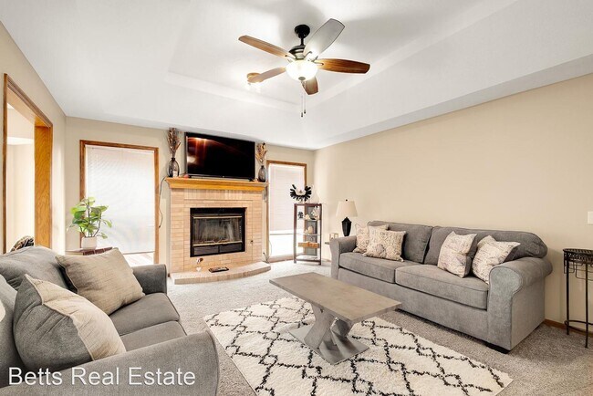 Building Photo - 3 br, 3 bath House - 6328 N. 105th Street