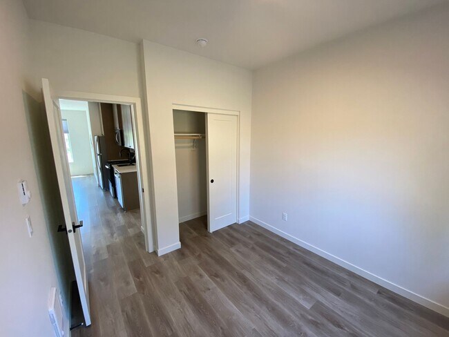 Building Photo - 2-Bedroom, 1-Bath Home in North Portland!