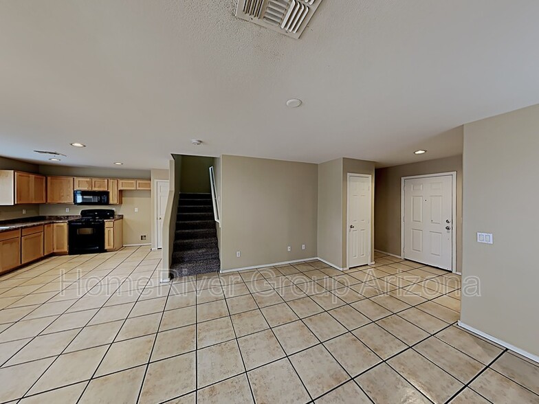 Building Photo - 6413 W Valencia Dr