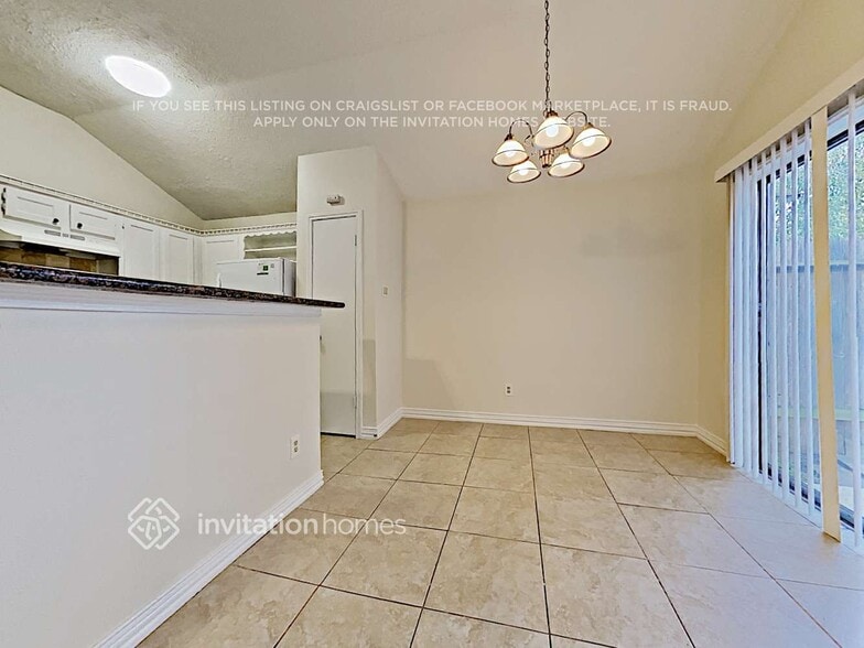 Building Photo - 9167 Golden Sunshine Dr