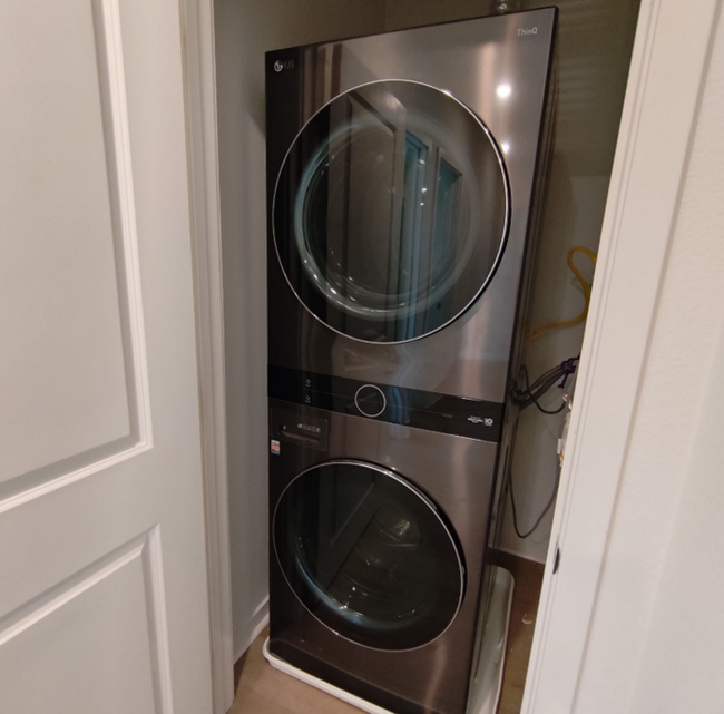 Building Photo - Luxurious 3 Bedroom 2 Bathroom Townhome in...
