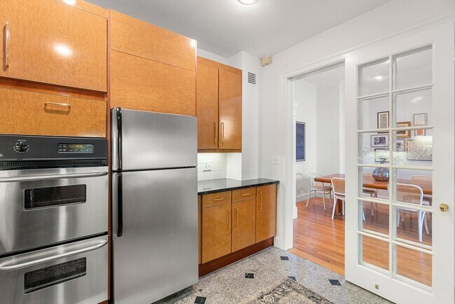 Building Photo - 120 Beacon St