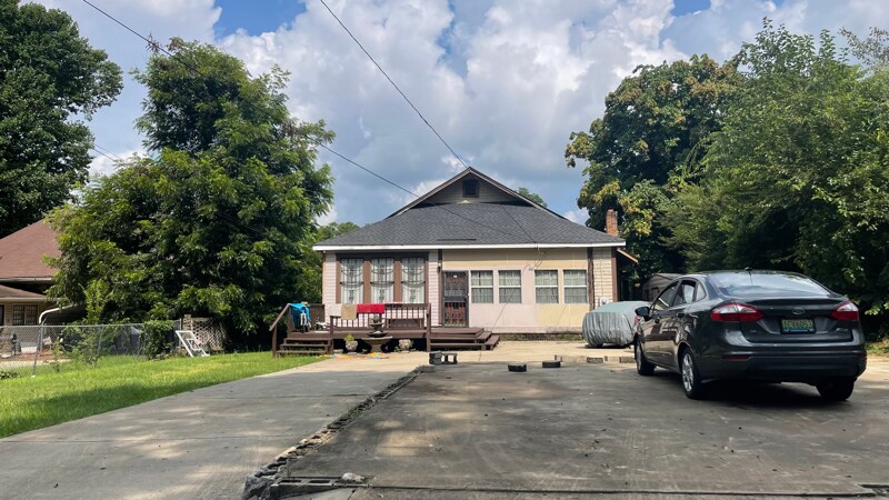 Building Photo - 1721 Clarendon Ave