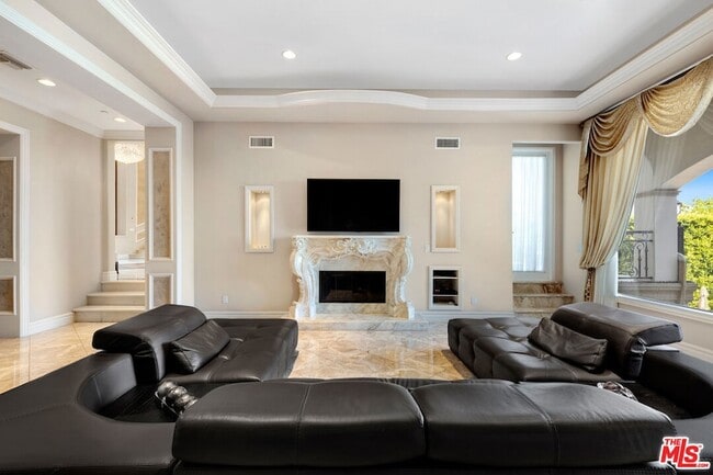 Building Photo - 18047 Karen Dr