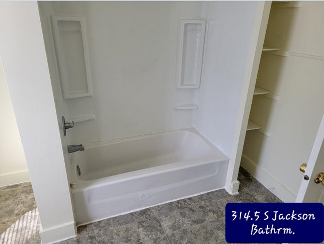 Building Photo - 314 1/2 S Jackson St